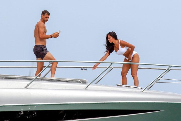 Teknede duş anları olay oldu G2