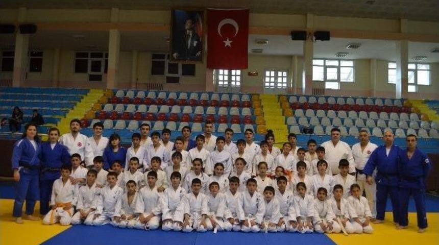 Ifj Sportif Direkt&ouml;r&uuml;nden Judo Semineri