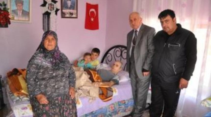 Mahalle Muhtarından Yatağa Bağımlı Hasta Gaziye Havalı Yatak