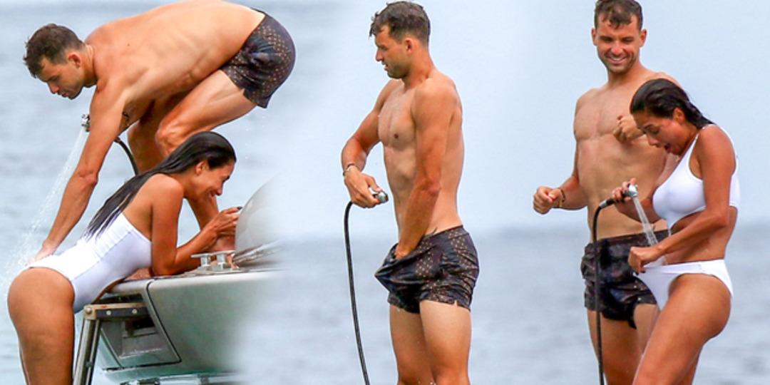 Teknede duş anları olay oldu