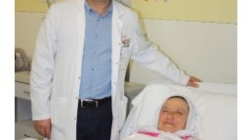B&ouml;breğindeki Kitleden Ameliyatla Kurtuldu