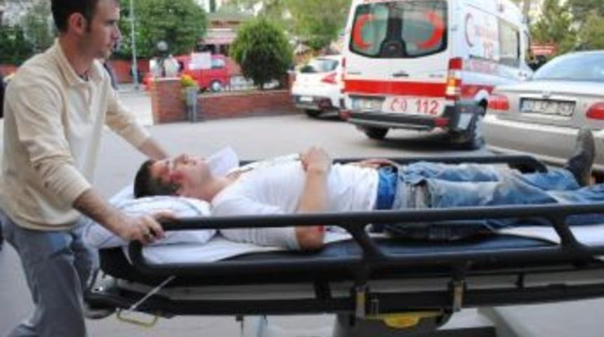 Motosikletle Otomobil &Ccedil;arpıştı: İki Yaralı