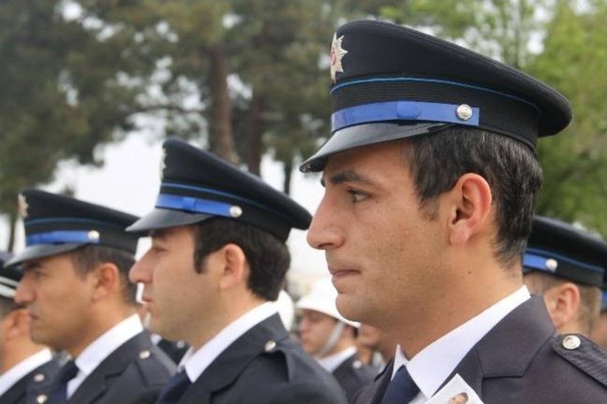 Şehit M&uuml;d&uuml;re Polis Eşinden Son Selam