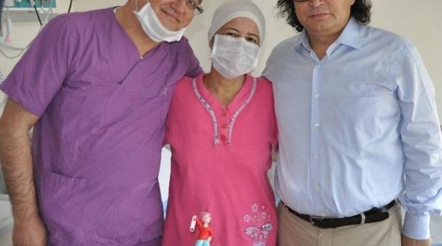 L&ouml;semiyi Yendi, Doktorlarıyla Pasta Kesti