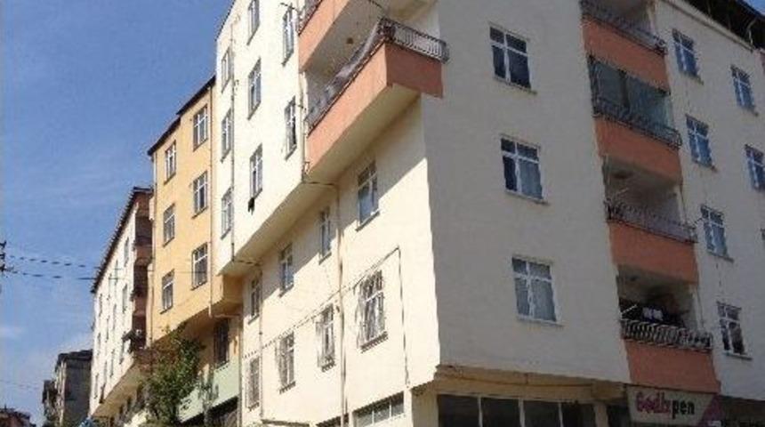 Balkondan D&uuml;şen 1.5 Yaşındaki &Ccedil;ocuk Hayatını Kaybetti
