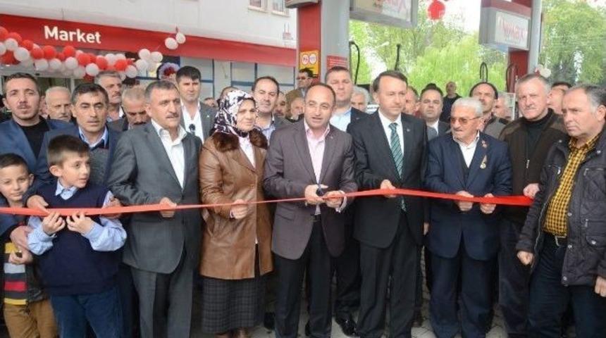Başkan &Uuml;z&uuml;lmez Akaryakıt İstasyonu A&ccedil;ılışına Katıldı