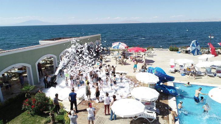 Van'da turistler köpük partisiyle eğlendi  G2