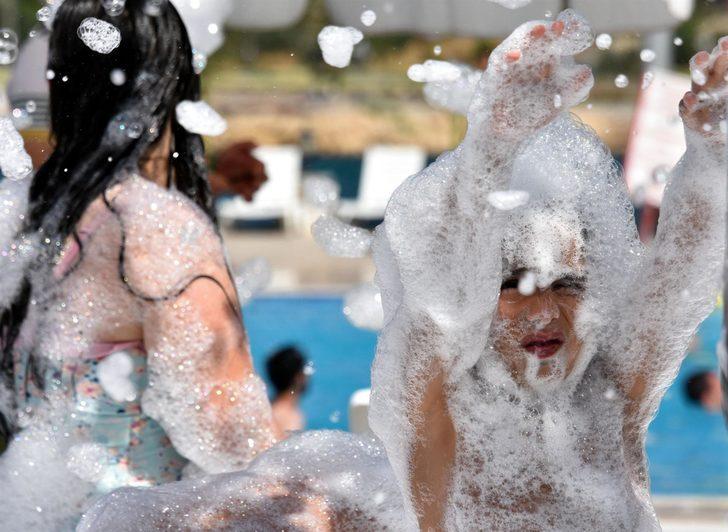 Van'da turistler köpük partisiyle eğlendi  G4