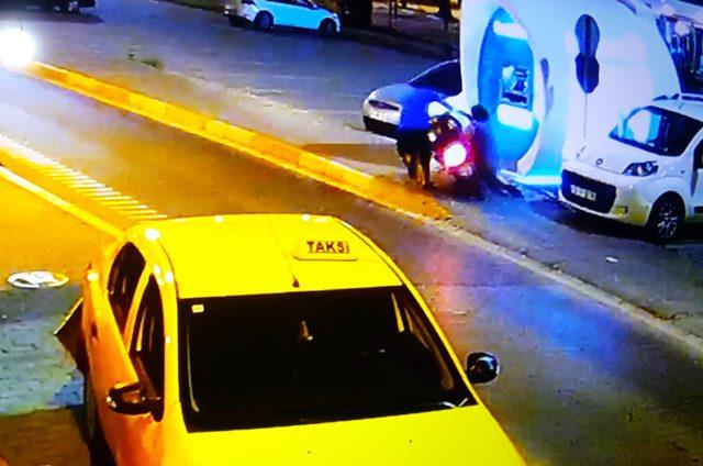 Binmeye çalıştığı motosikletle sürüklenerek yaralandı