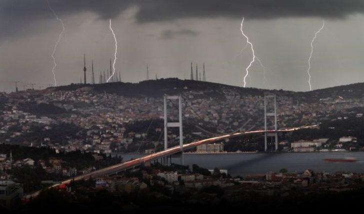 Meteoroloji İstanbul için son hava durumu verilerini açıkladı! Rekora koşan sıcaklıklar 24 Temmuz Salı günü 4 derece birden düşecek!
