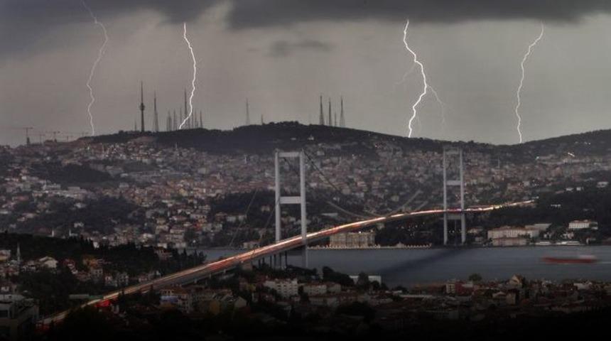 Meteoroloji İstanbul için son hava durumu verilerini açıkladı! Rekora koşan sıcaklıklar 24 Temmuz Salı günü 4 derece birden düşecek!