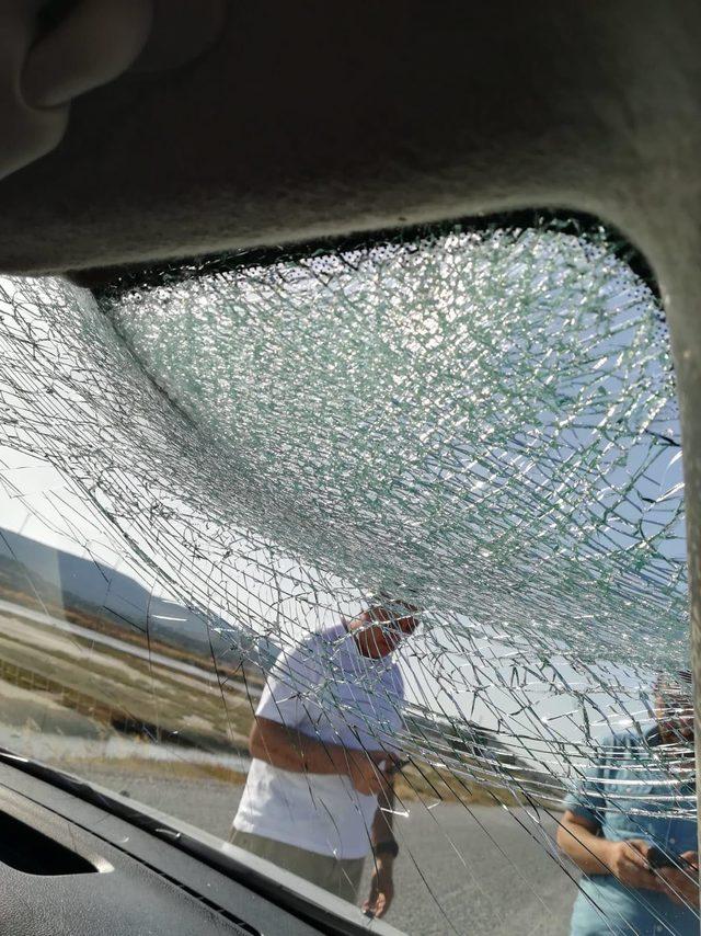 İzmir'de otomobile uçak çarptı