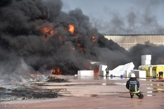 Antalya OSB'de izolasyon malzemesi fabrikasında yangın (2) - Yeniden