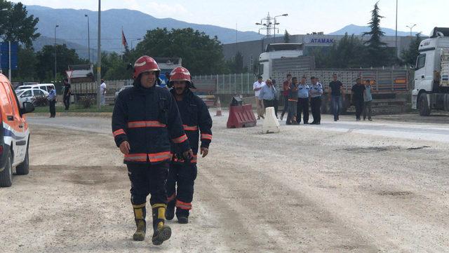 Sakarya'da OSB girişinde iş makinesi doğalgaz borusunu patlattı