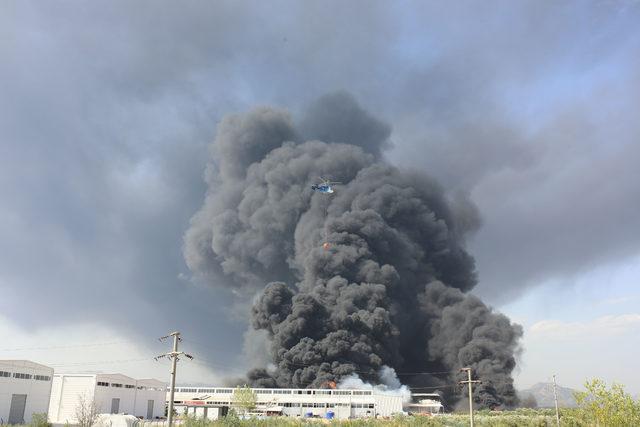 Antalya OSB'de izolasyon malzemesi fabrikasında yangın (3)
