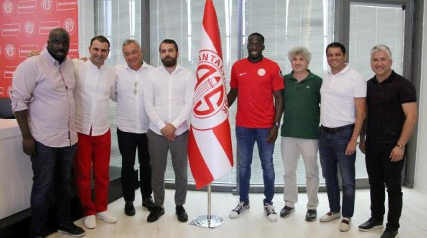 Aly Cissokho resmen Antalyaspor'da