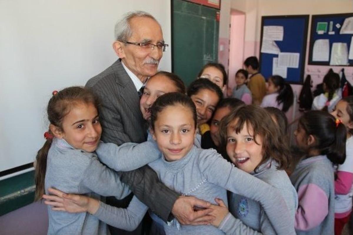 İmza Alabilmek İ&ccedil;in Birbirleriyle Yarıştılar