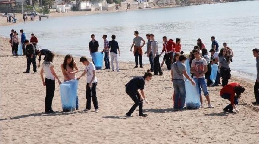 Didim&rsquo;de Kirletilen Plajları Geleceğin Turizmcileri Temizledi