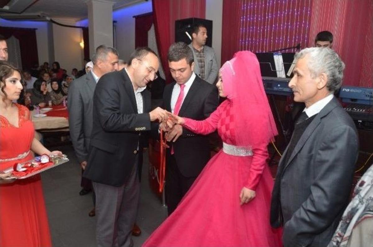 Başkan &Uuml;z&uuml;lmez Cemiyetlere Katıldı