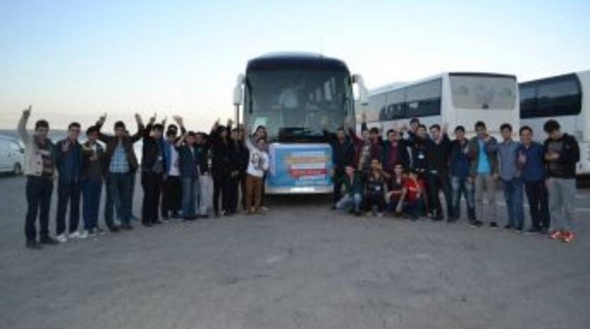 Liseli Gen&ccedil;leri &Ccedil;anakkaleye g&ouml;t&uuml;rd&uuml;ler