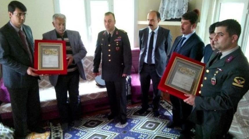 Şehit Ailesine Şehadet Belgesi Verildi