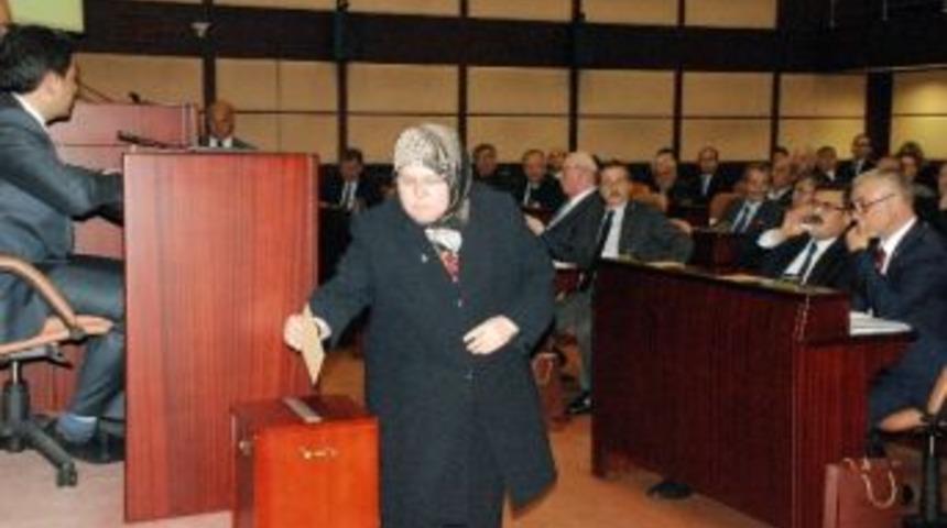 Şalvarlı Başkan Kıyafet Değiştirdi