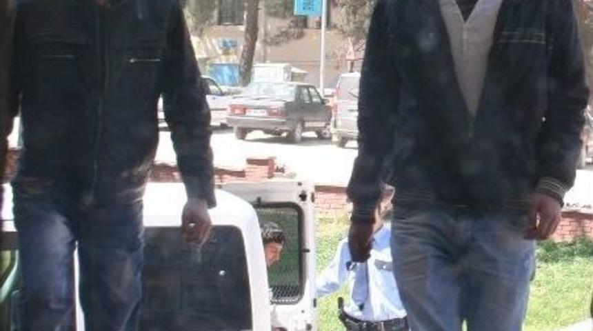 Bilecik'te Bı&ccedil;aklı Kavga: 2 Yaralı