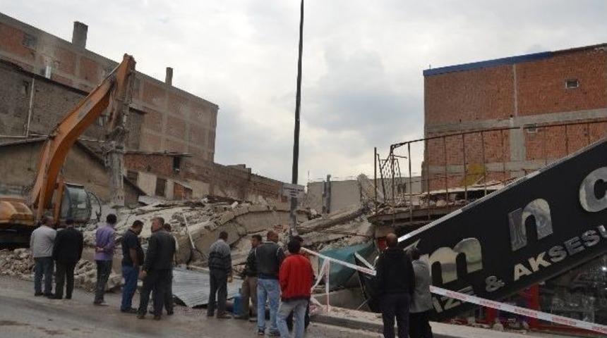 &Ouml;nlem Alınmadan Yıkılan Bina İşyerlerinin &Uuml;zerine Devrildi