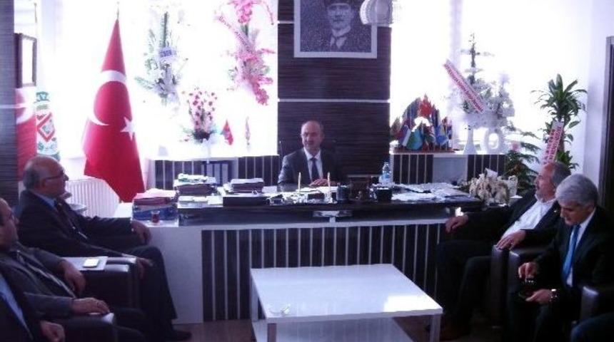 B&uuml;nyan Belediye Başkanı Şinasi G&uuml;lc&uuml;oğlu'na Ziyaret&ccedil;i Akını