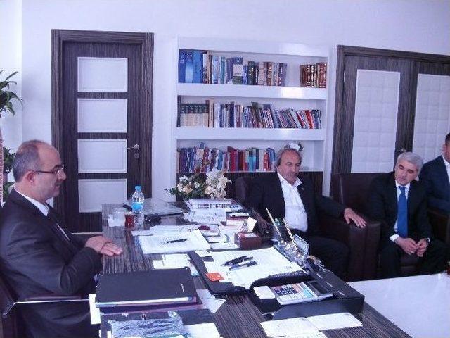 B&uuml;nyan Belediye Başkanı Şinasi G&uuml;lc&uuml;oğlu na Ziyaret&ccedil;i Akını 1