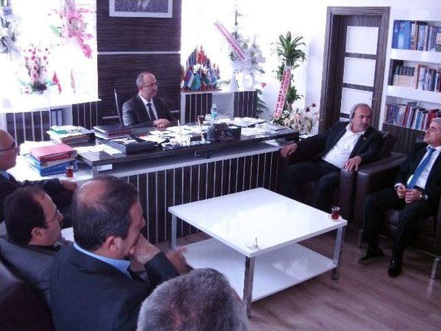 B&uuml;nyan Belediye Başkanı Şinasi G&uuml;lc&uuml;oğlu na Ziyaret&ccedil;i Akını 2