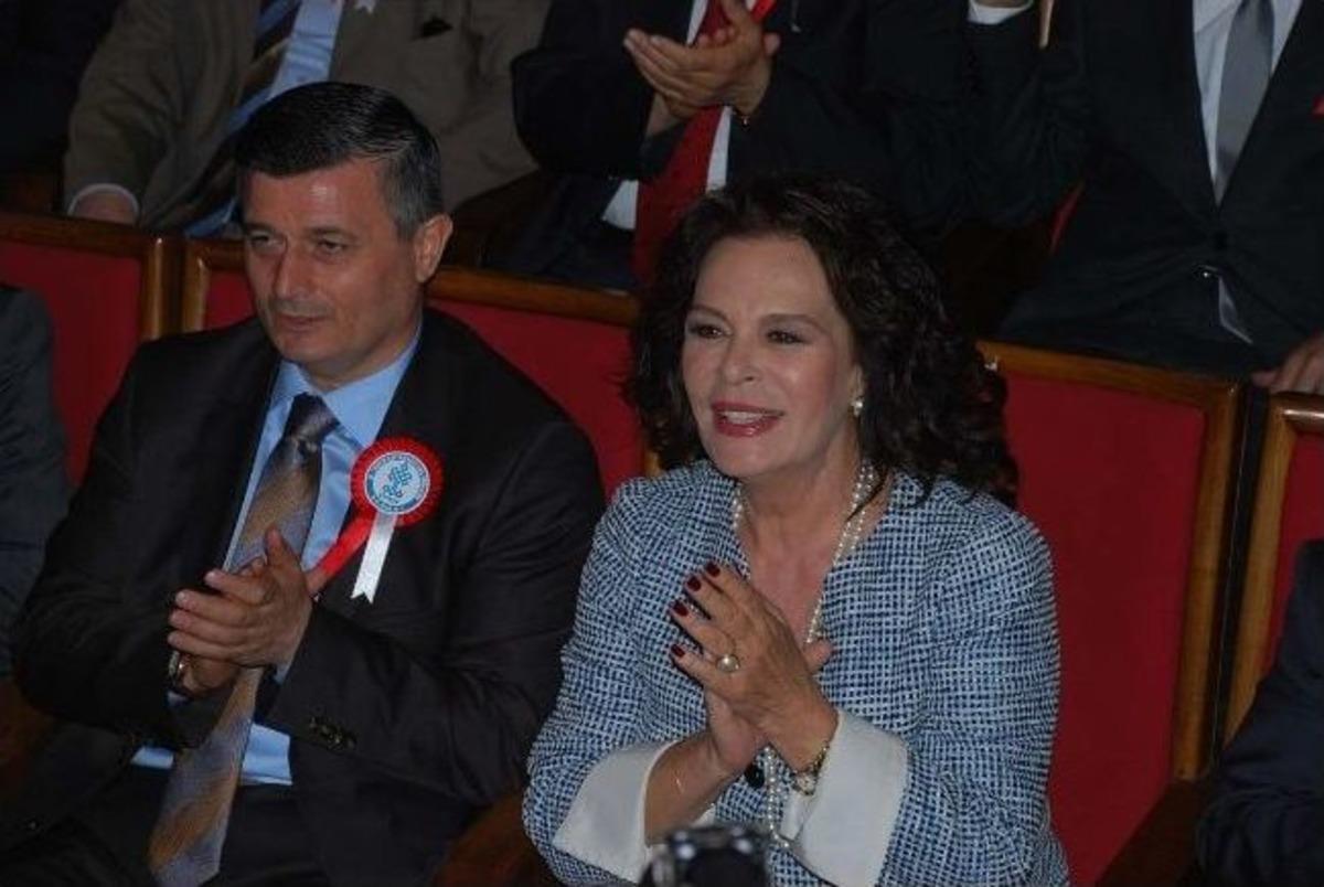 H&uuml;lya Ko&ccedil;yiğit Batman'da Gezilerini S&uuml;rd&uuml;r&uuml;yor