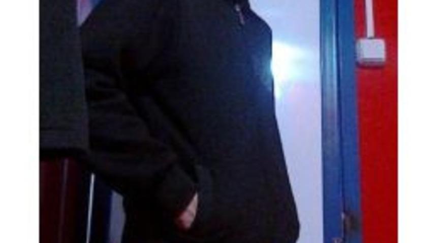 Mert&rsquo;in Katil Zanlısı Duvardaki Aynayı Yumrukladı