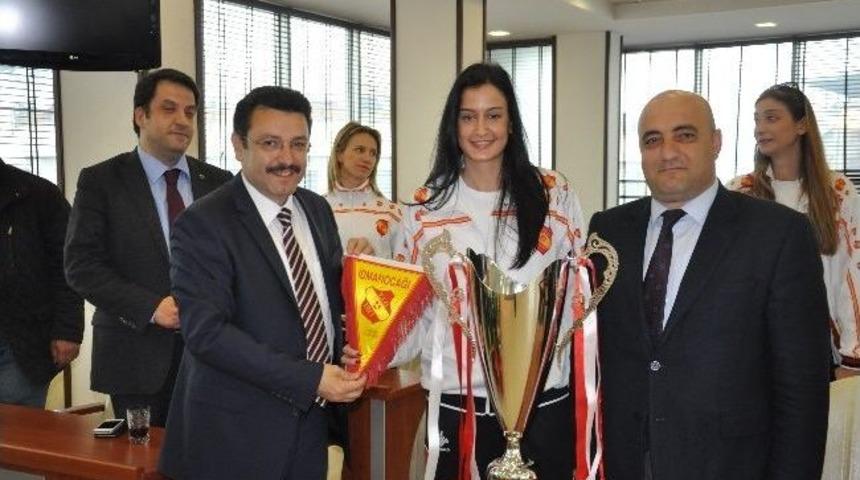 Gen&ccedil;: "idmanocağı Başarı Ruhunu Geri Getirdi"
