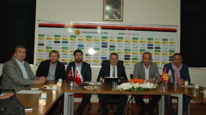 Hoşcan Pankartı Kınadı