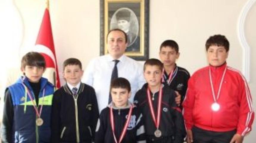 Kaymakam Şen, Şampiyonları Ağırladı