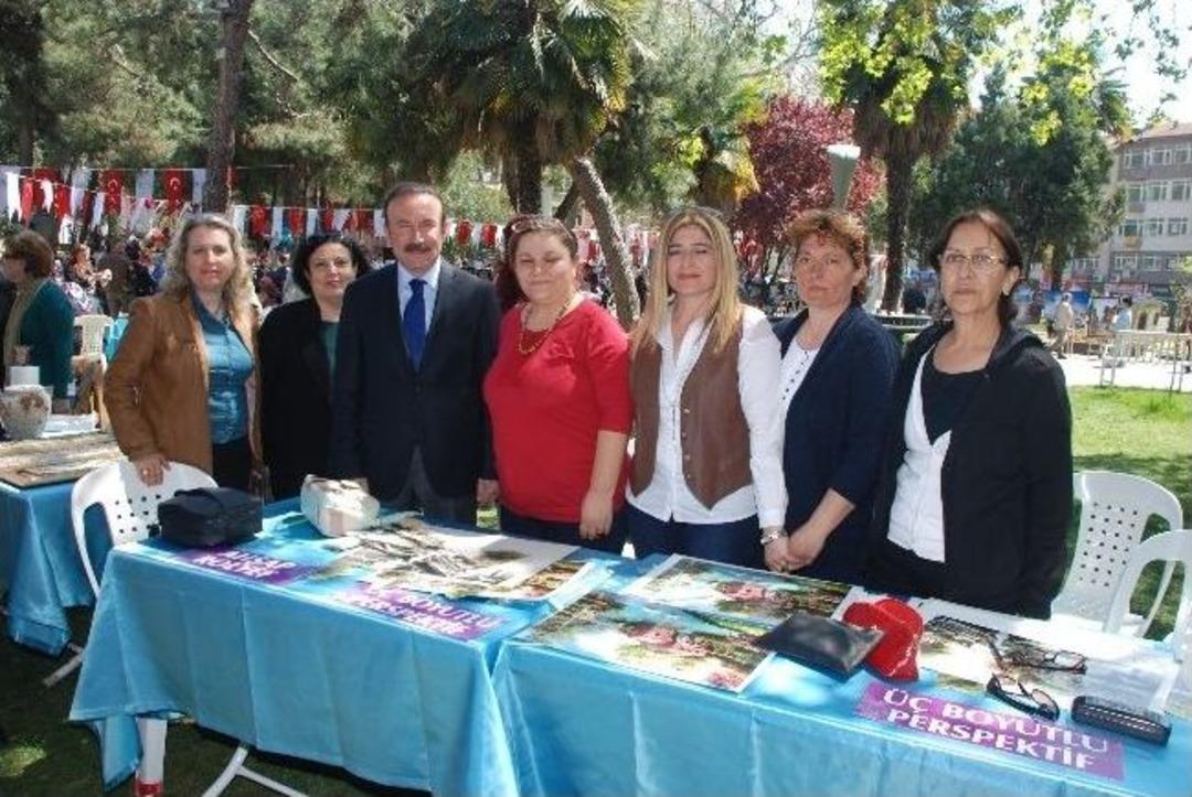 İzmit&rsquo;te D&uuml;nya Sanat G&uuml;n&uuml; Kutlandı