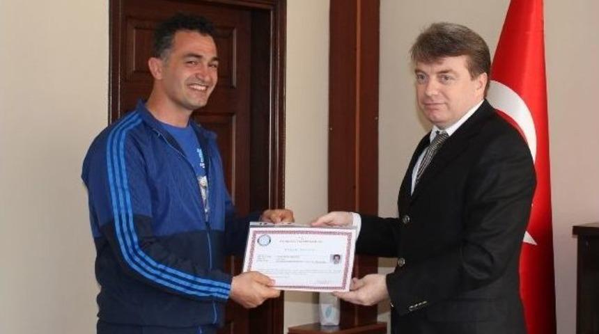 Dereceye Giren G&uuml;reş&ccedil;iler, Kaymakam Karahan&rsquo;ı Ziyaret Ettiler