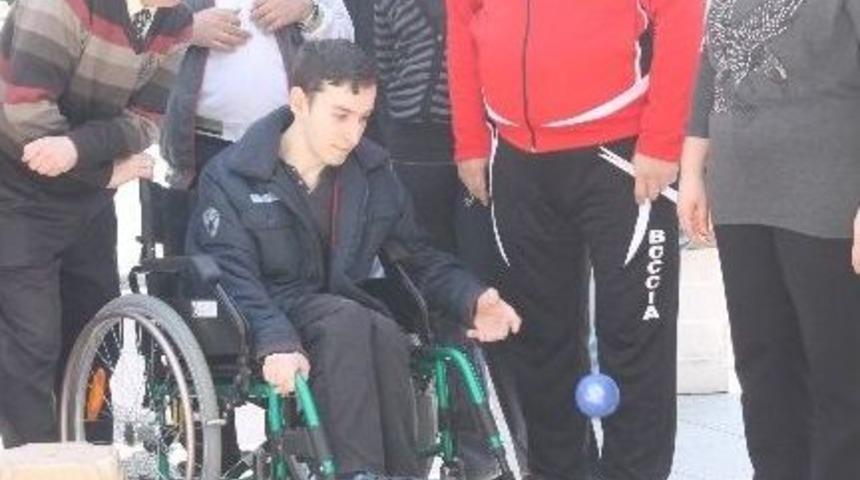 Yalovalı Engelliler Bocce Bowling Oynadı