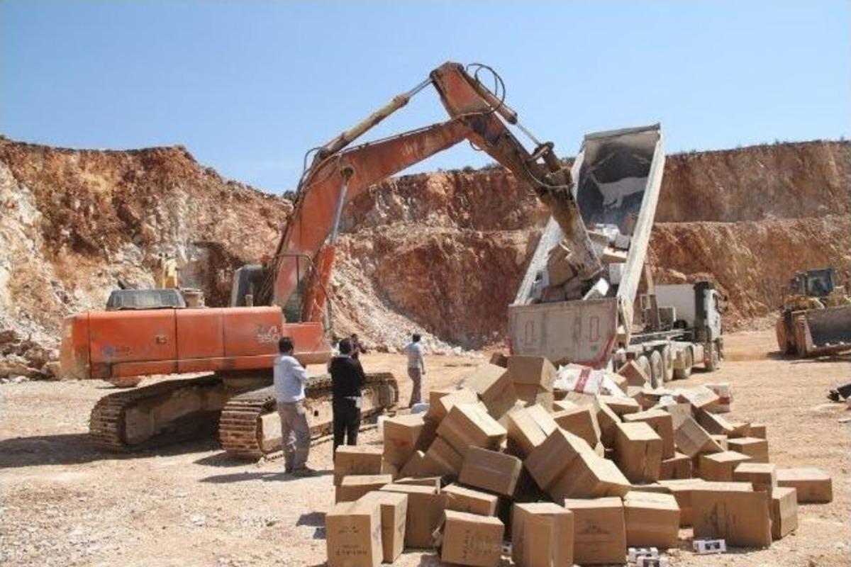 Kamyonlar Dolusu Ka&ccedil;ak Sigara Yakılarak İmha Edildi