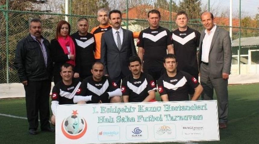Sağlık&ccedil;ıların Futbol Turnuvası S&uuml;r&uuml;yor
