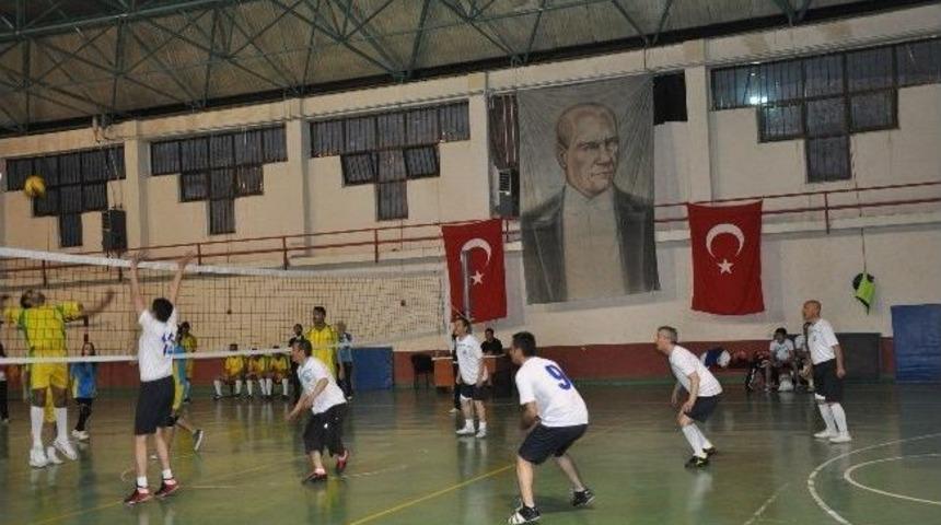 Emet&rsquo;te Voleybol Turnuvası