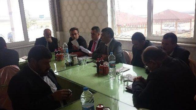 Yazıhan Belediye Başkanı &Ouml;zt&uuml;rk, Muhtarla Bir Araya Geldi 1