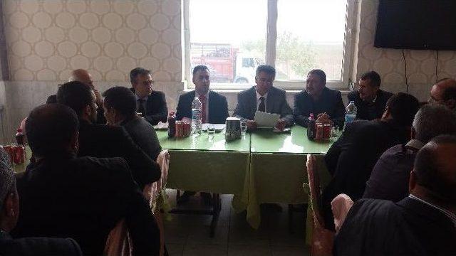 Yazıhan Belediye Başkanı &Ouml;zt&uuml;rk, Muhtarla Bir Araya Geldi 2