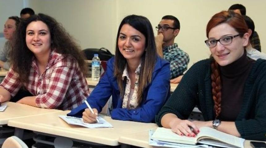 İzmir'de Kamu Ve &Ouml;zel Sekt&ouml;r &Ccedil;alışanları &Ouml;rnek Olacak Azme İmza Atıyor