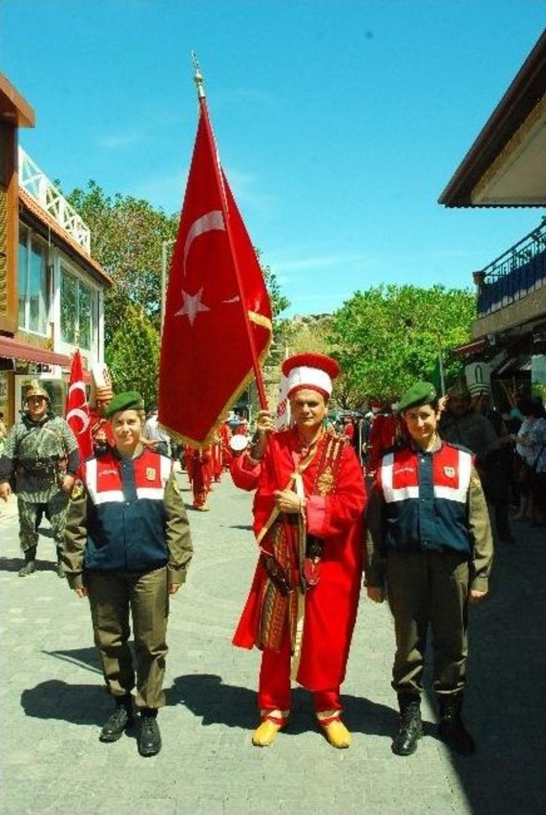 Vali &Ouml;zt&uuml;rk &ldquo;antalya&rsquo;ya 2013 Yılında Yerli Ve Yabancı 18 Milyon Turist Geldi&rdquo;