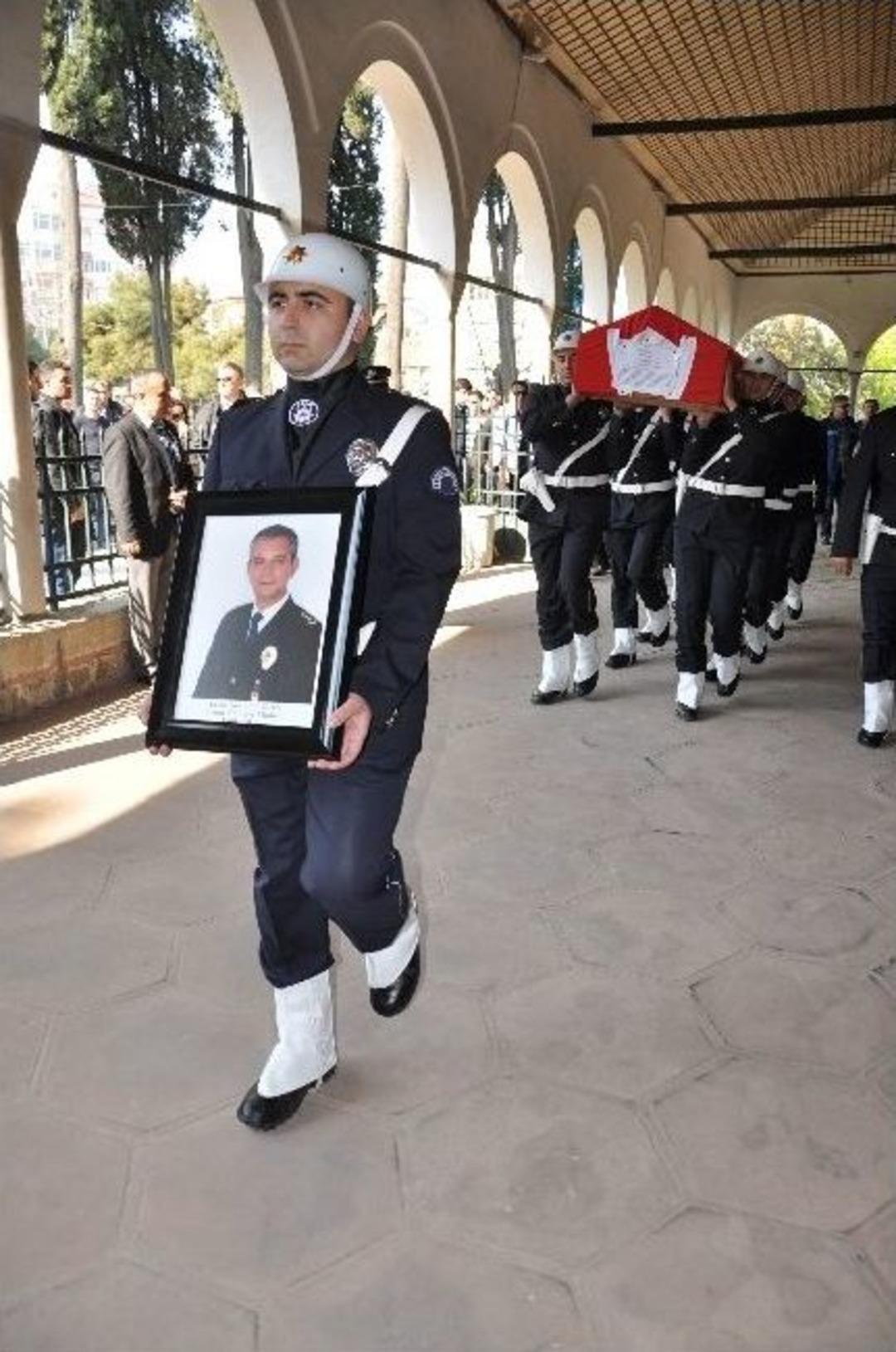 Şehit Emniyet M&uuml;d&uuml;r&uuml; Turan, Son Yolculuğuna Uğurlandı