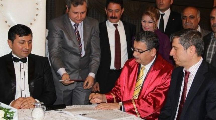 Eski Vali, İlk Nikahını Kıydı