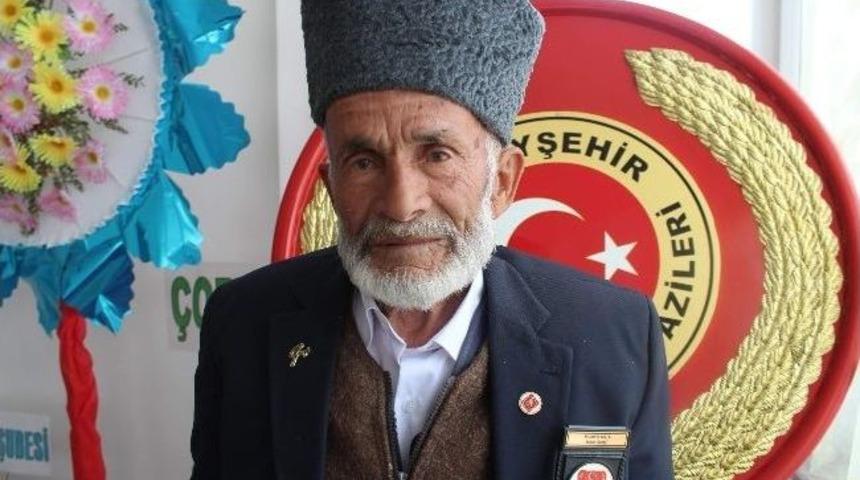 Kore Gazisi Madalyasını Kızının D&uuml;ğ&uuml;n&uuml;nde &Ccedil;aldırmış