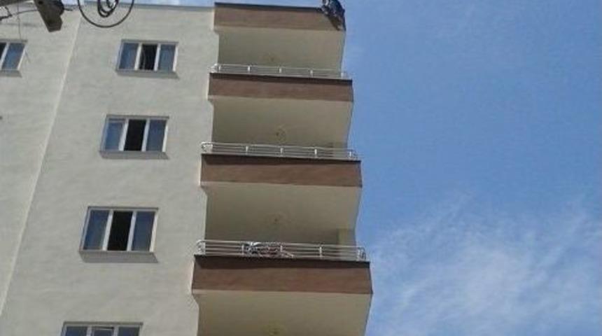 İntihara Kalkışan Genci Polis Kurtardı